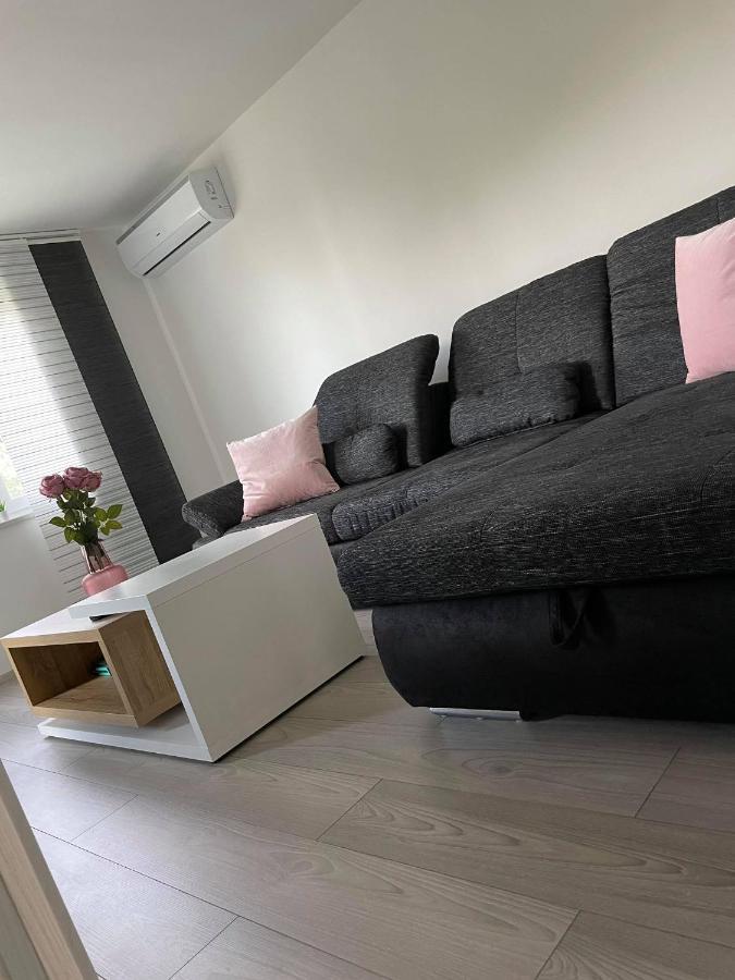 Apartment Tomy Rijeka Exteriör bild